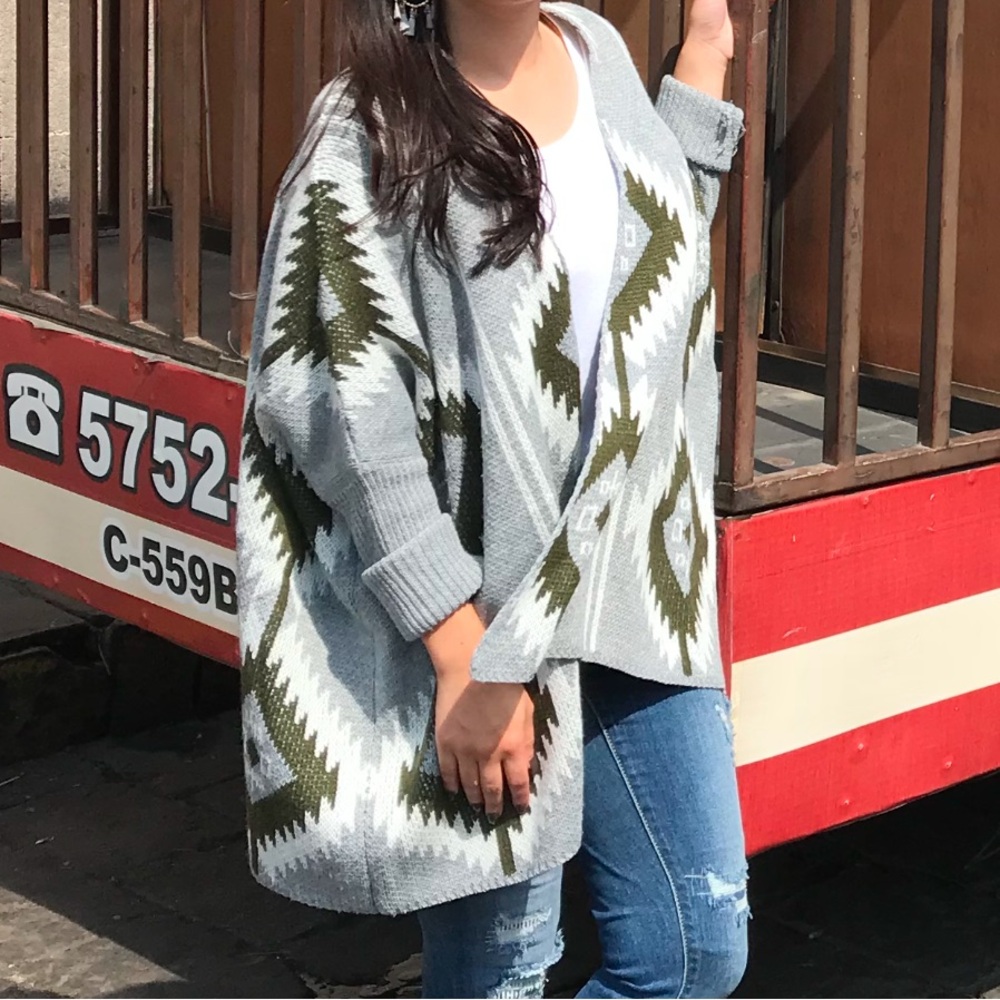 Charlotte Russe Gray Southwestern Aztec Print Oversized Knit Sweater Size Small